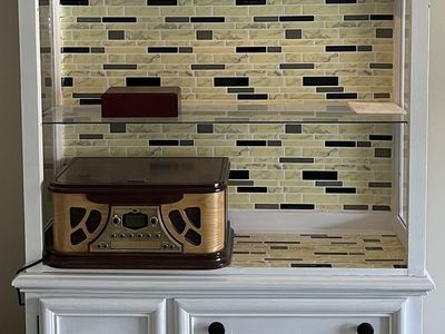 HOME DECOR HUTCH