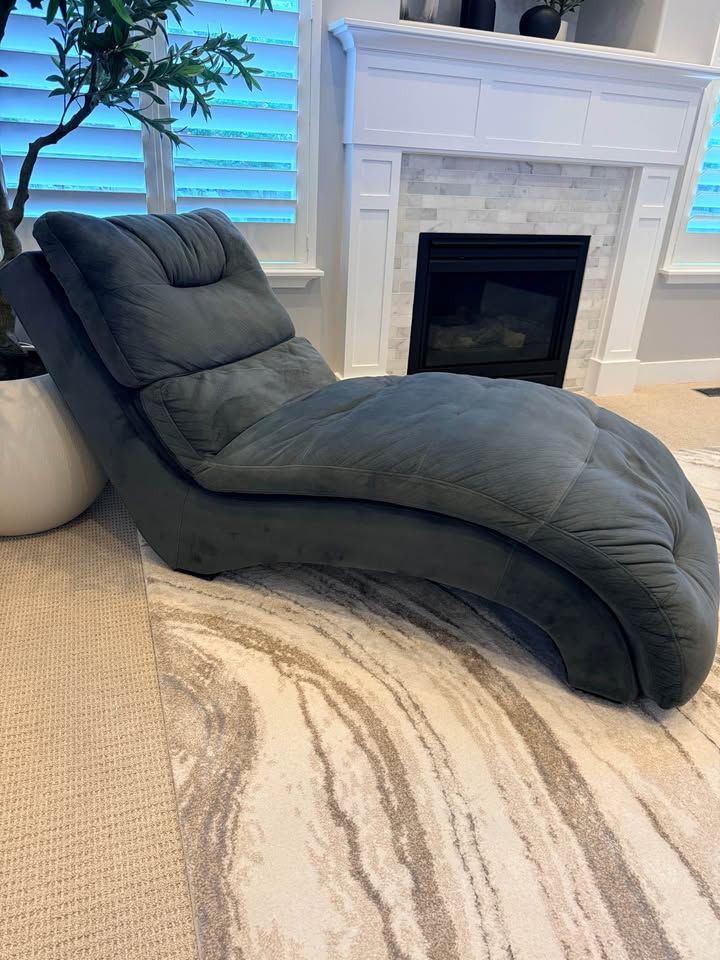 Modern Curved Lounge Chair / Chaise – Charcoal Gray - Must Pick Up!
