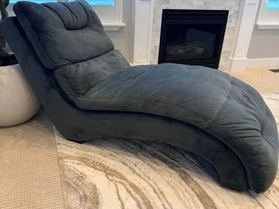 Modern Curved Lounge Chair / Chaise – Charcoal Gray - Must Pick Up!