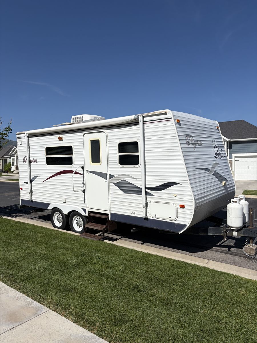2005 Pilgrim 19’ Travel Trailer