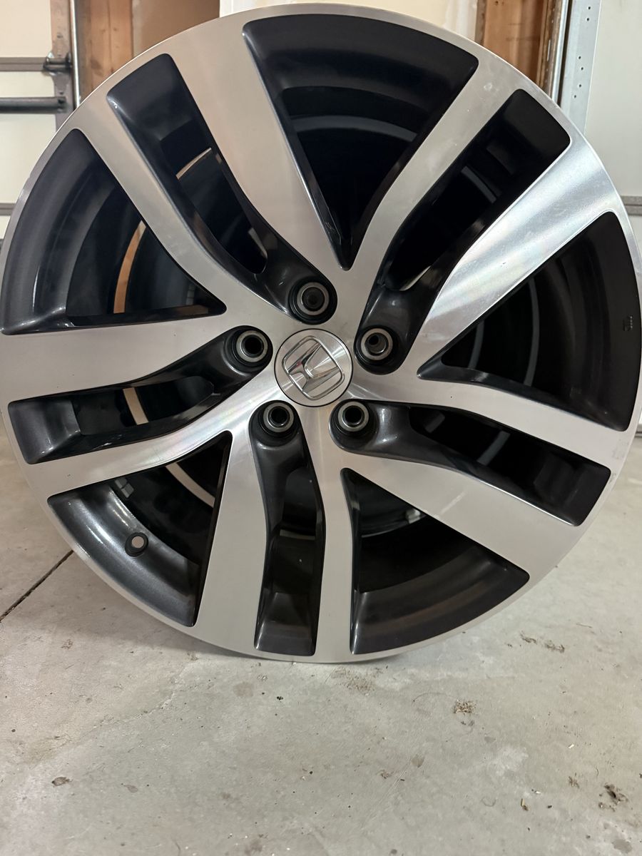 20” Honda Pilot Stock Wheels – Good Condition