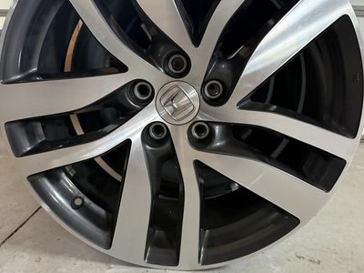 20” Honda Pilot Stock Wheels – Good Condition