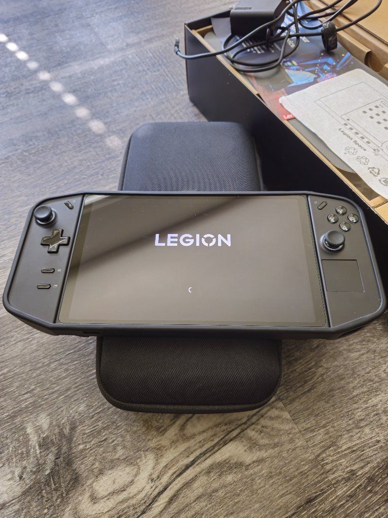 Lenovo Legion Go Portable Handheld Gaming AMD Ryzen Z1 Extreme