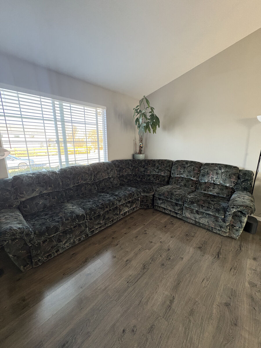 Sectional with two recliners