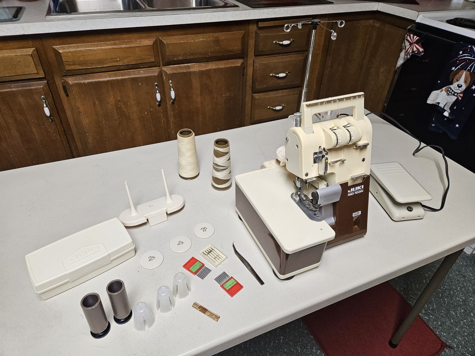 EXCELLENT Juki Vintage Serger Sewing Machine