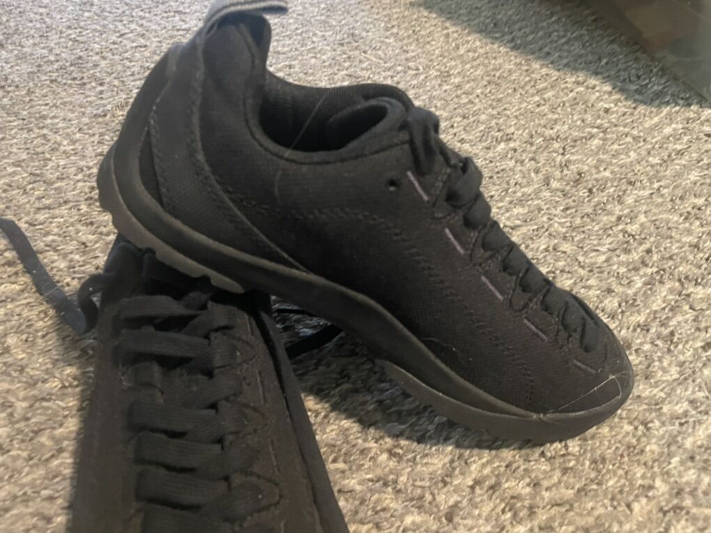 Like New Keen Women's Shoes Size 5.5