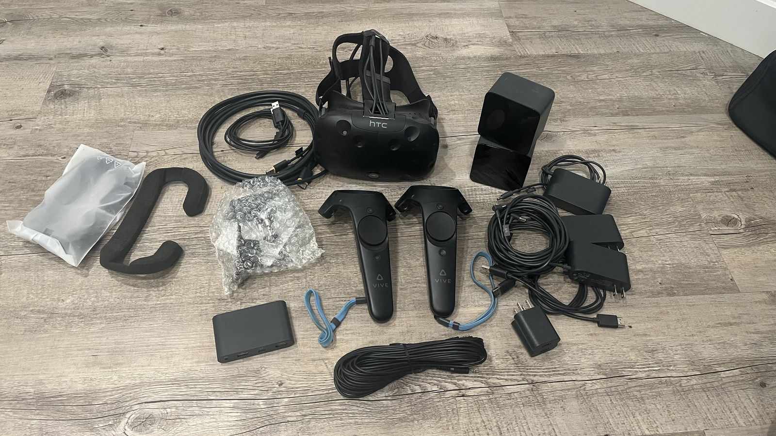 HTC Vive VR Headset System Complete Kit w/ Accessories & Stands