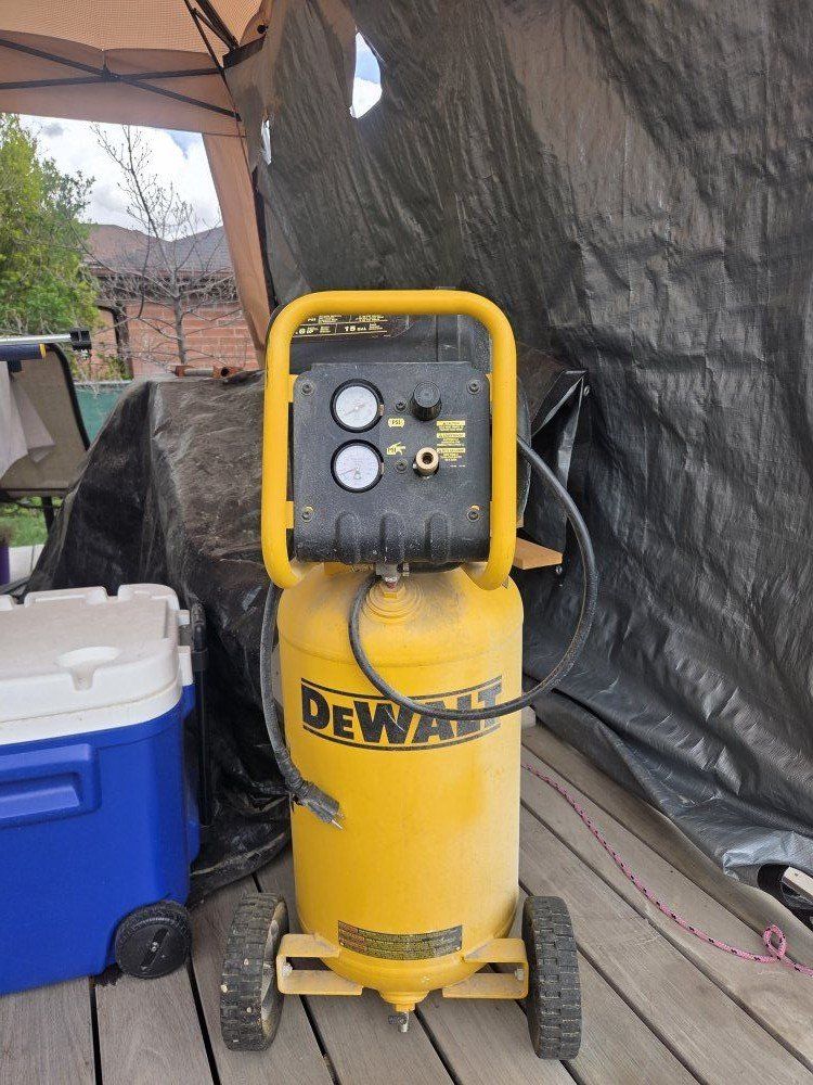 Dewalt 15 gallon upright compressor