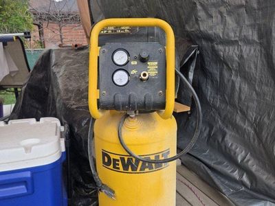 Dewalt 15 gallon upright compressor