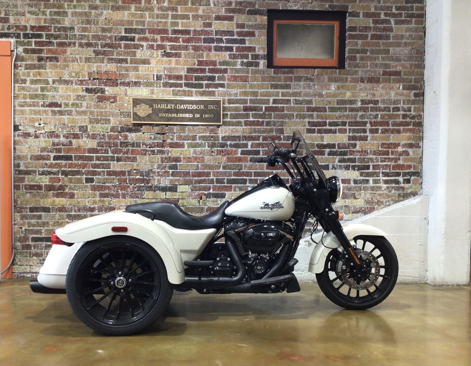 2023 HARLEY-DAVIDSON FREEWHEELER FLRT
