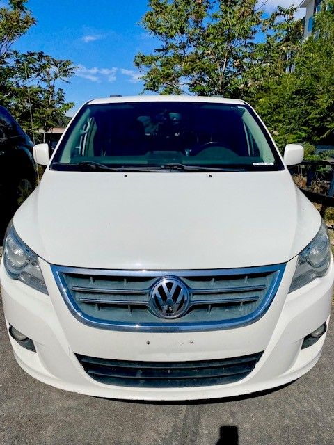 2012 Volkswagen Routan SE
