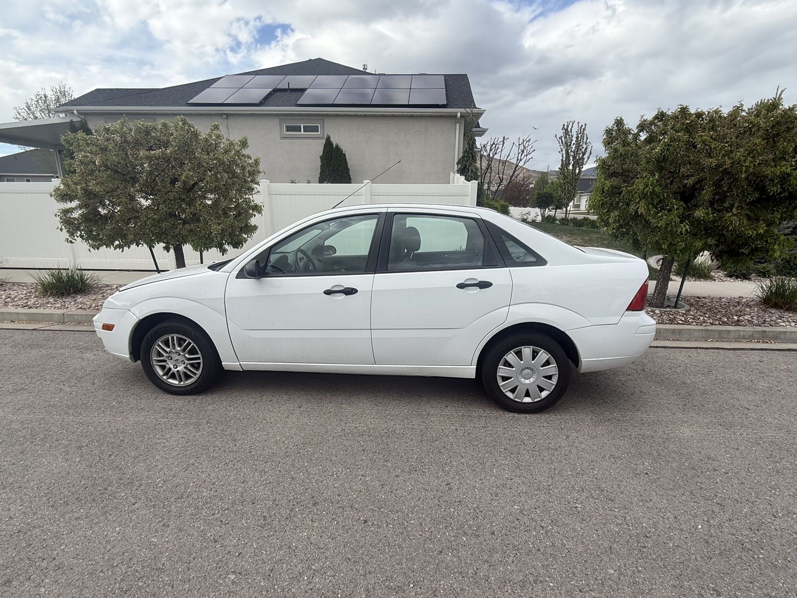 2005 FORD FOCUS ZX4 SES