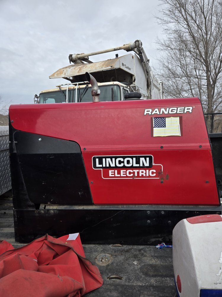 Lincoln Electric Ranger 305 G Engine-Driven Welder Generator (432.7 Hours)