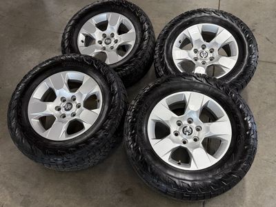 LIKE NEW 2024 Ram 1500 OEM 18in wheels/ 275/65/18