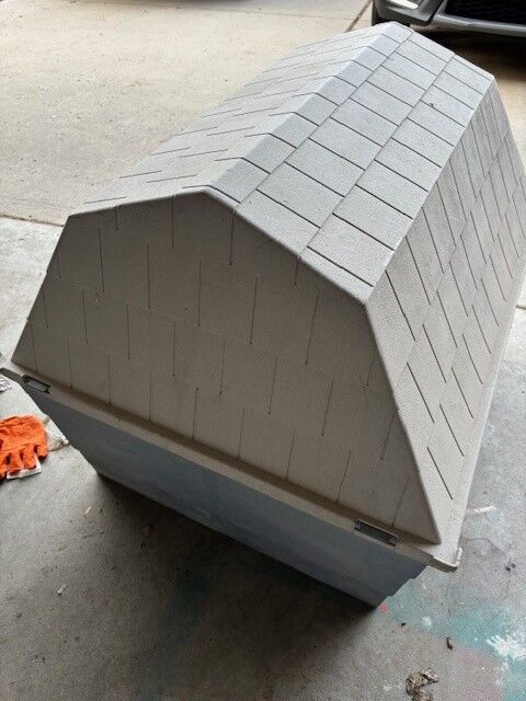 hard plastic dog house