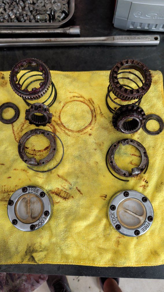 Dana 44 Locking hubs. Spicer
