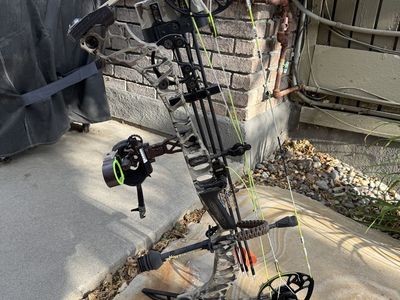 Mathews Vertix Compound Hunting Bow - Camo Finish, Right-Handed, Excellent Condition