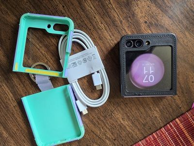 Samsung Galaxy Z Flip5 5G Unlocked 516GB Lavender Smartphone w/ Cases & Cable