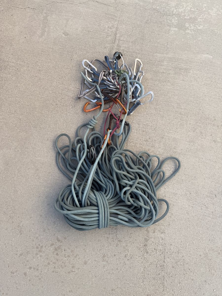 Black Diamond Climbing Gear Lot - Quickdraws, Belay Devices, Carabiners & Climbing Rope