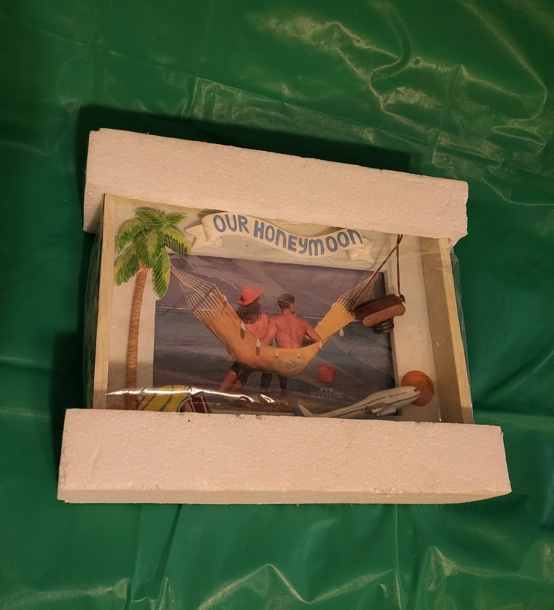 **NEW HONEYMOON FRAME**