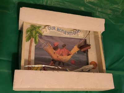 **NEW HONEYMOON FRAME**