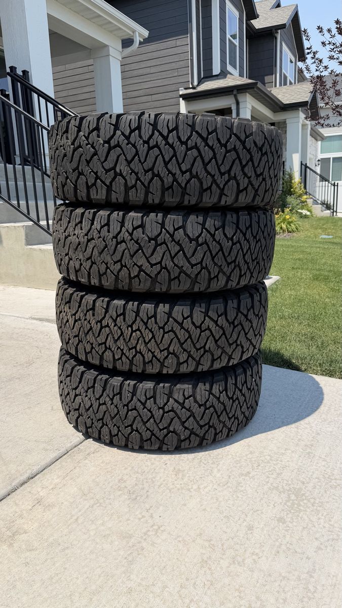275/65R18 Bfgoodrich Ko3 Load E Almost new