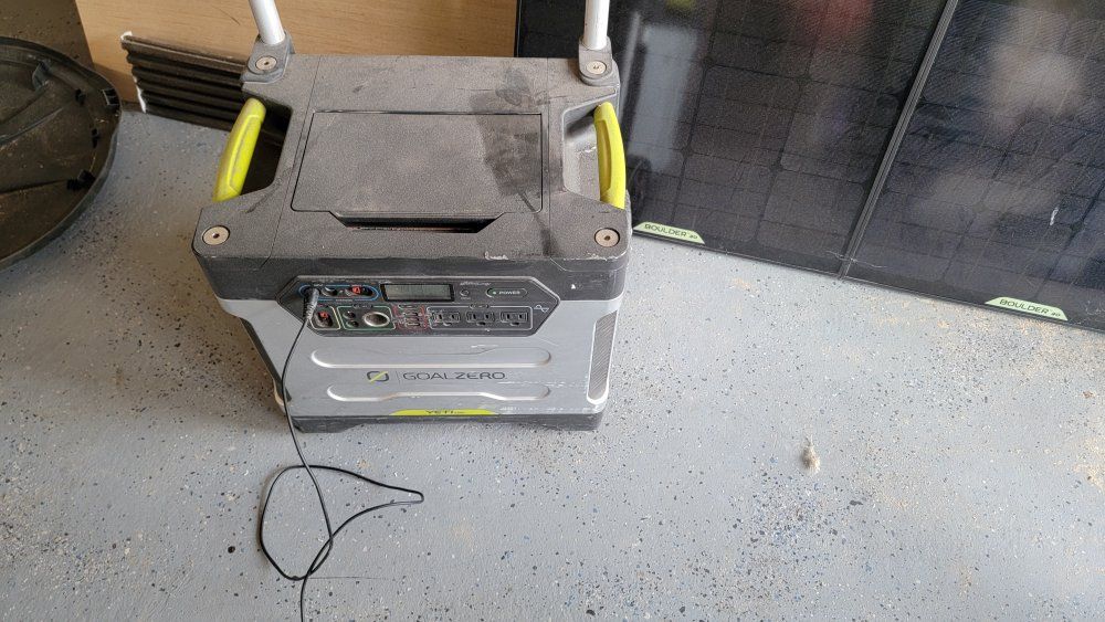 Goal Zero Yeti 1250 Solar Generator + panels