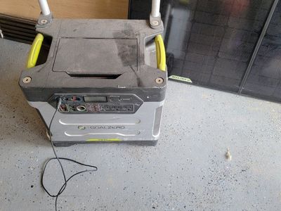 Goal Zero Yeti 1250 Solar Generator + panels