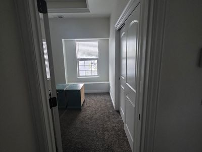 Spacious 12x12 Room with Reading Nook & Large Yard