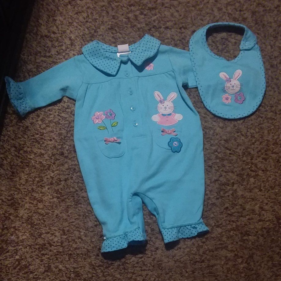POLKA DOTS AND RUFFLES...AND A BUNNY!   0-3 MOS.