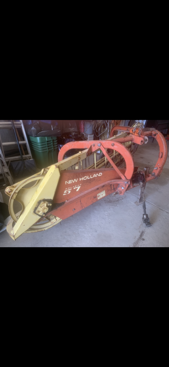 NEW HOLLAND HAY RAKE ROLABAR 57