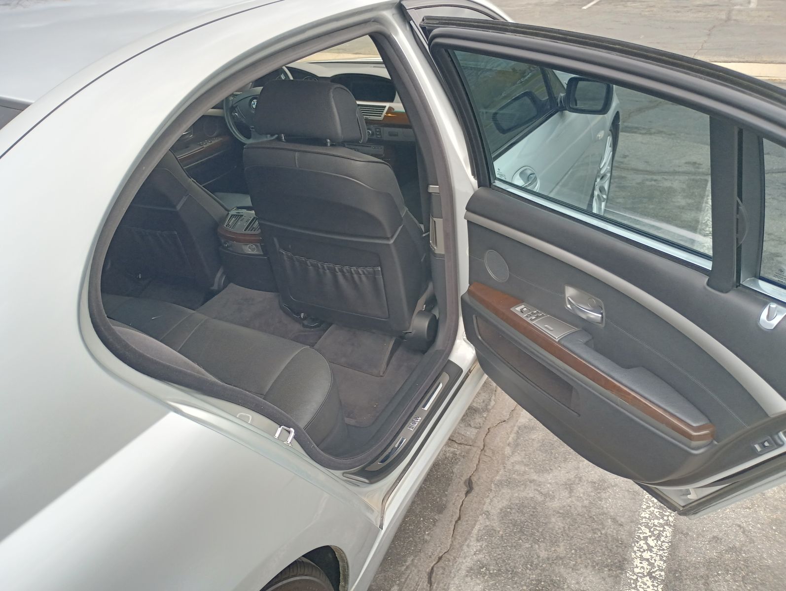 Main image 6