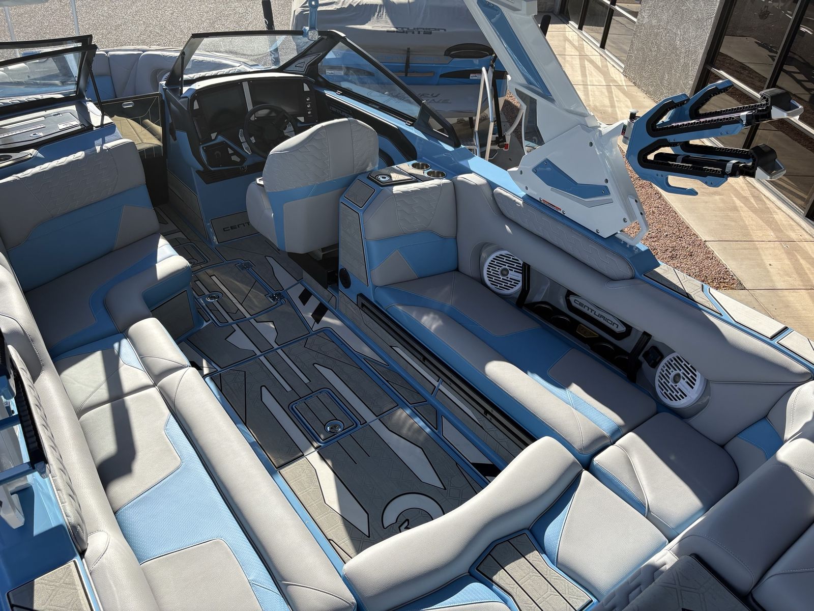 Main image 7