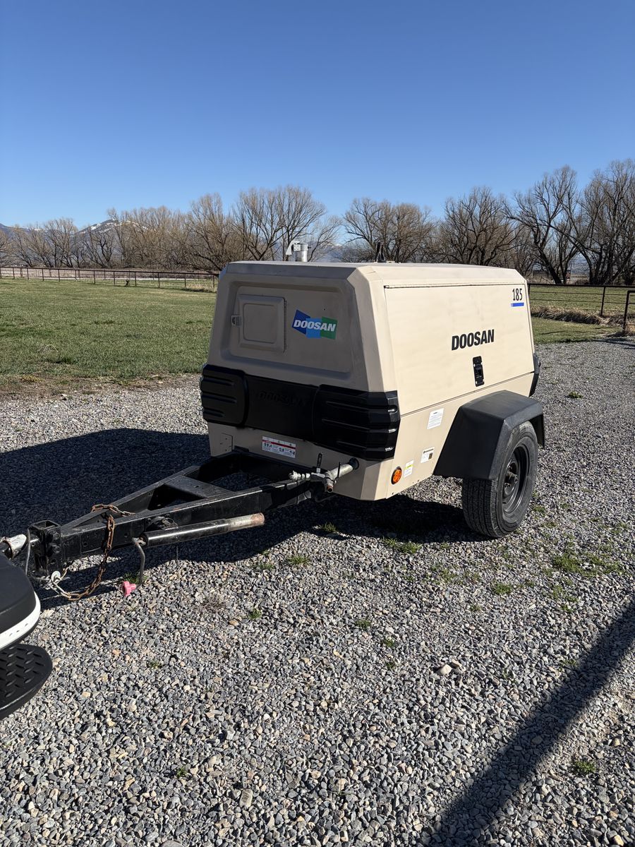 2015 Doosan P 185 CFM Towable Air Compressor