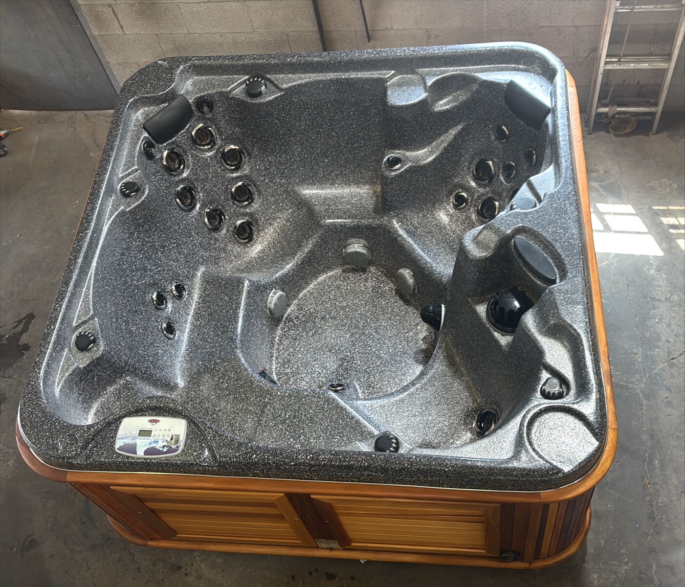 Arctic Spa Yukon 7' x 7' Refurbished