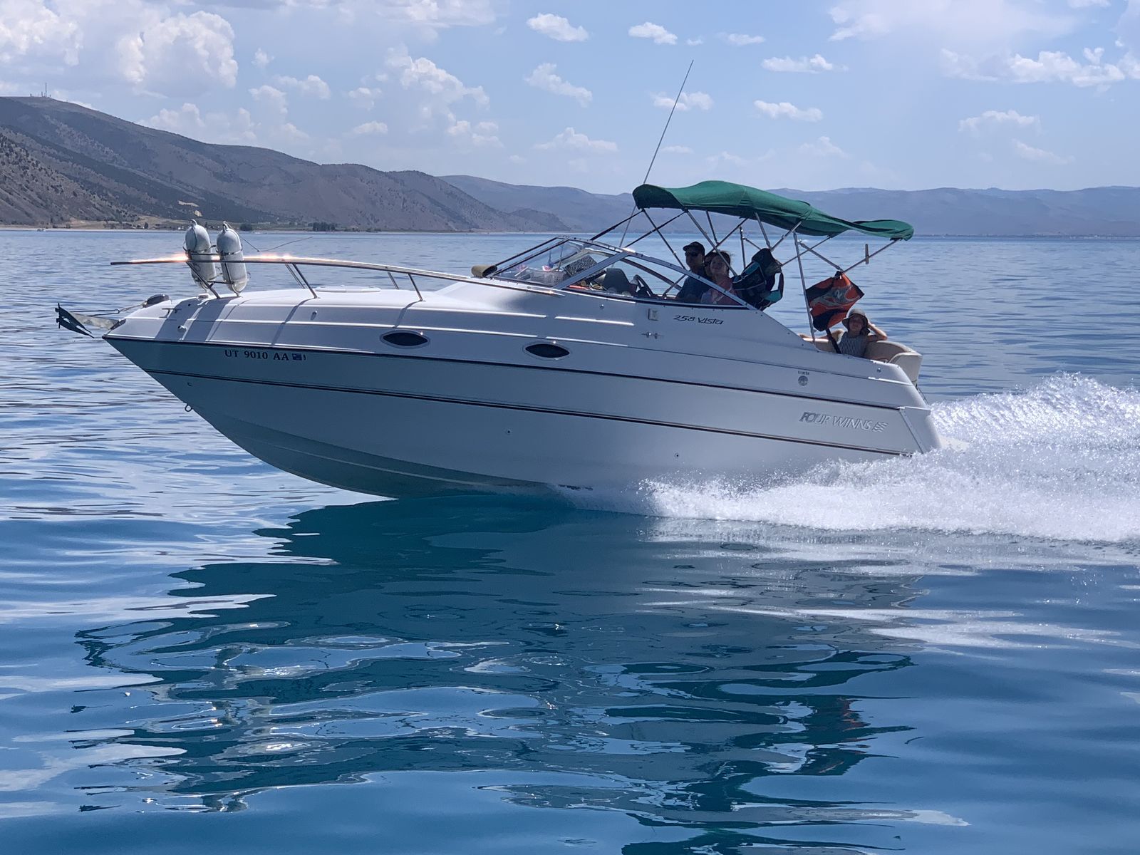 1999 Fourwinns Vista 258 Cuddy