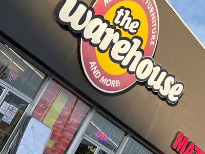 Beautiful Tufted Velvet complete with Mattress