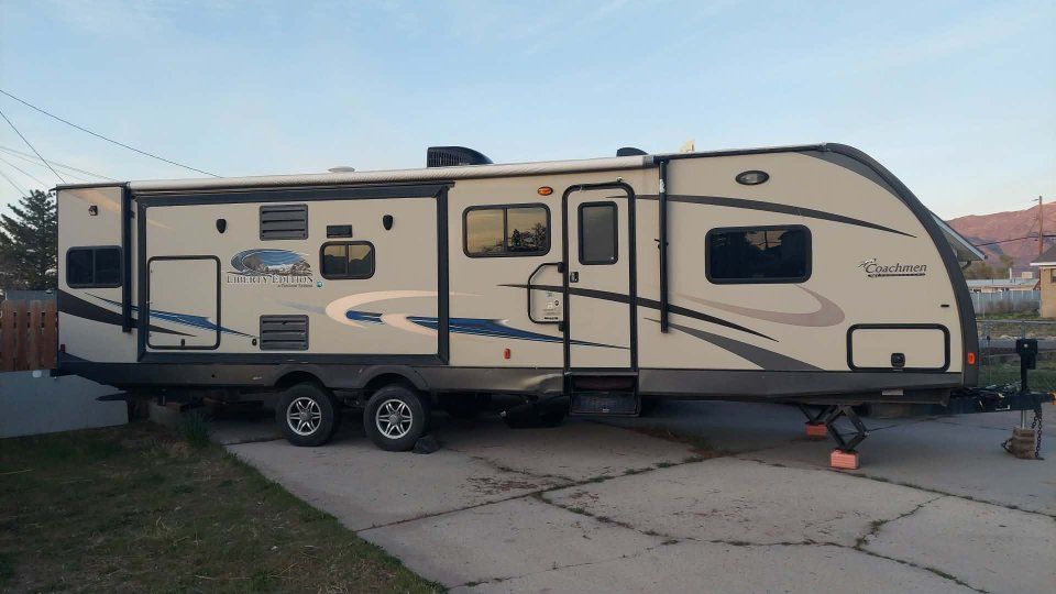 2014 Freedom Express 36 foot travel trailer