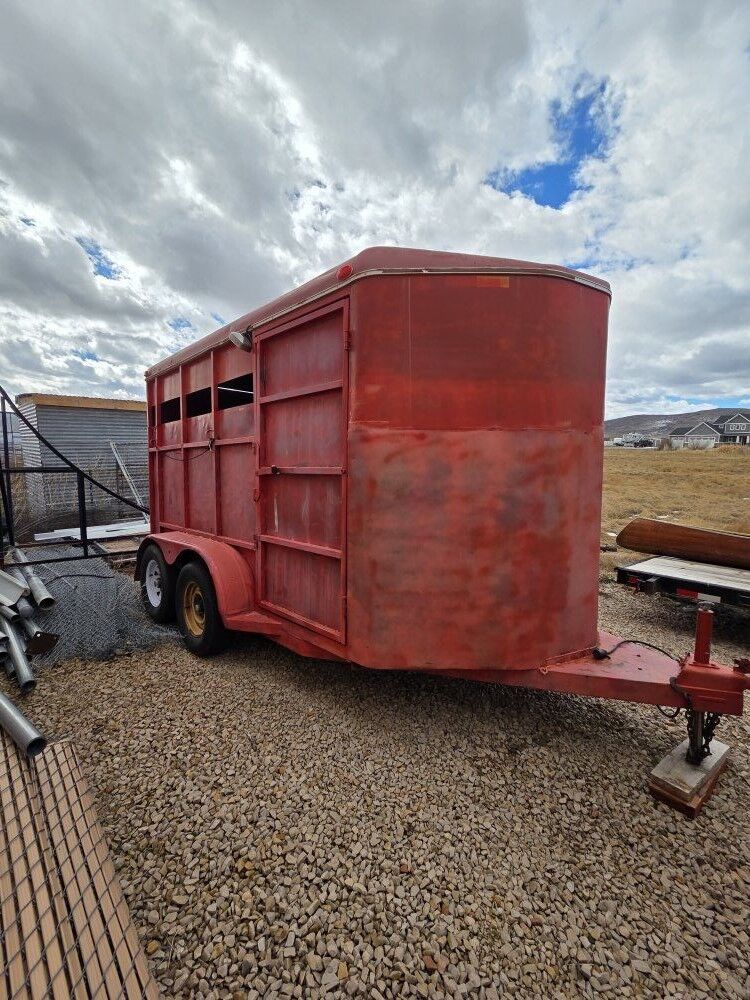 1994 2/3 horse slant load bumper pull trailer