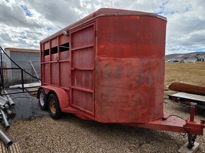 1994 2/3 horse slant load bumper pull trailer