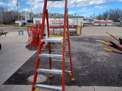 Werner fiberglass Podium ladder