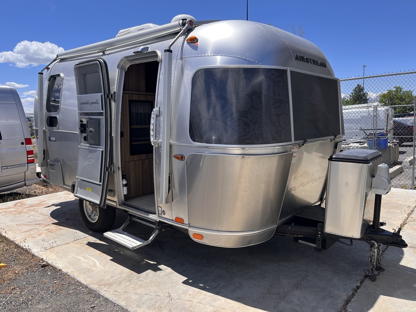 2018 Airstream Tommy Bahama 19CB