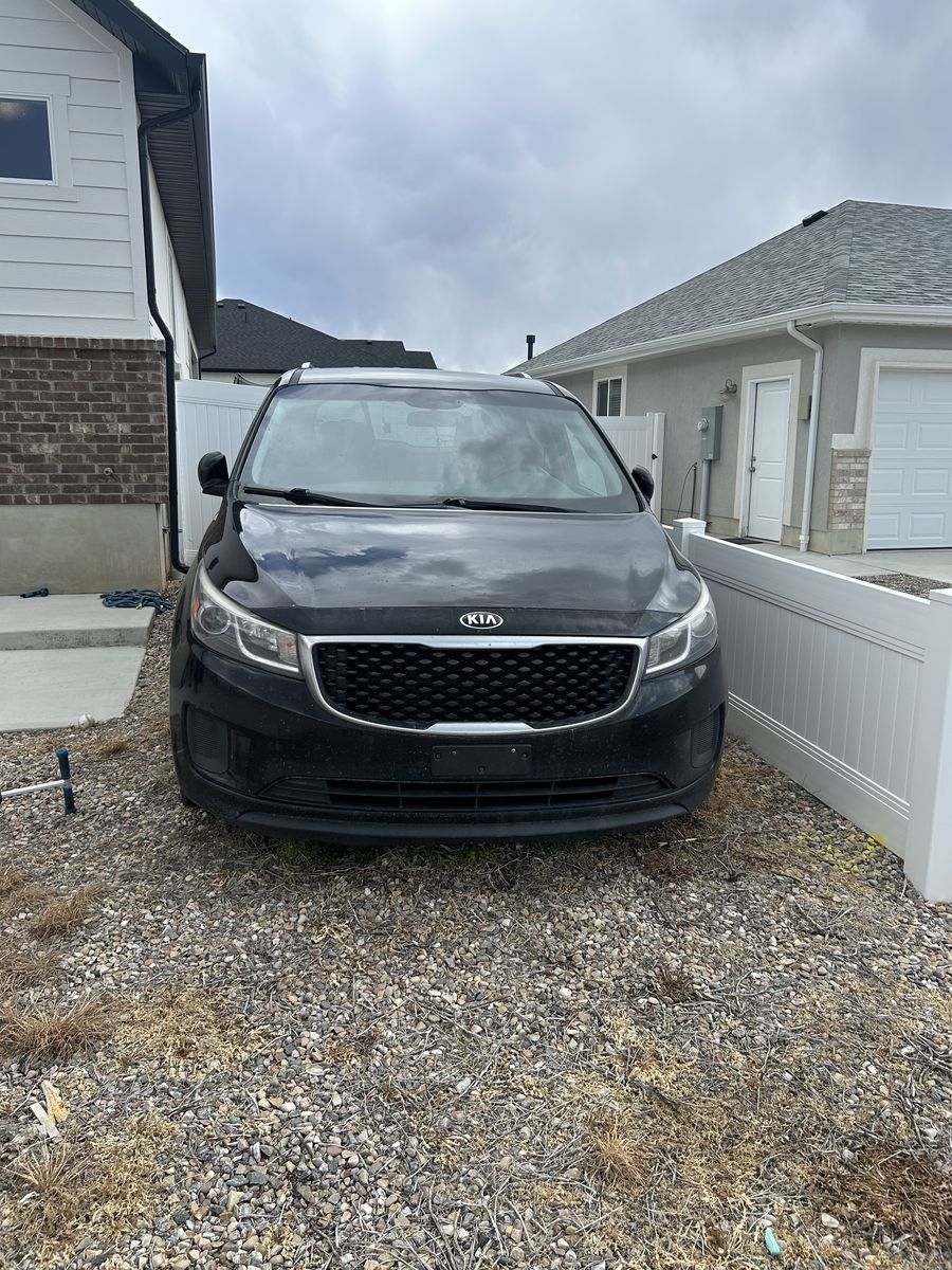 2017 KIA SEDONA LX