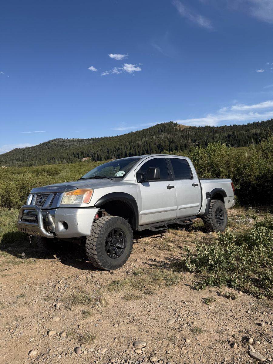 2009 NISSAN TITAN SE
