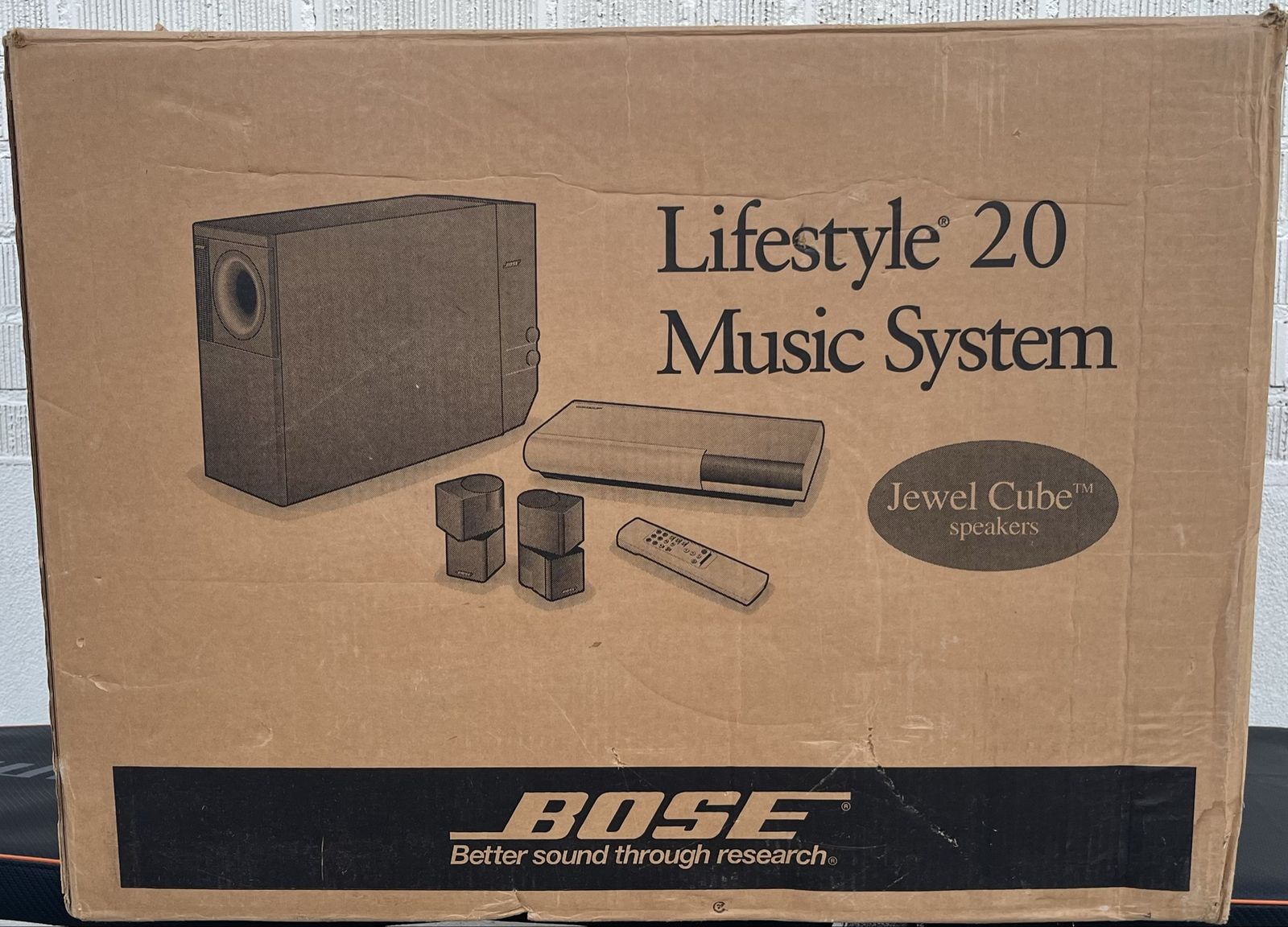 2 Bose Subwoofers + 5 jewel cube speakers+ 1 console 6 disc CD changer