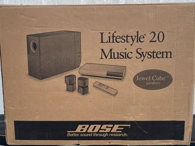 2 Bose Subwoofers + 5 jewel cube speakers+ 1 console 6 disc CD changer