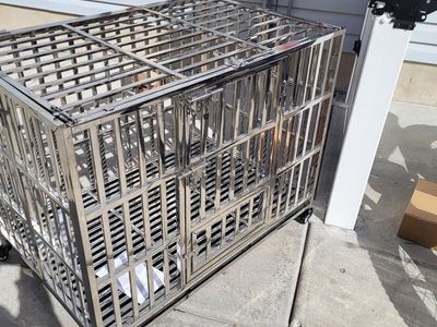 Large 42" Metal Dog Kennel w/Wheels