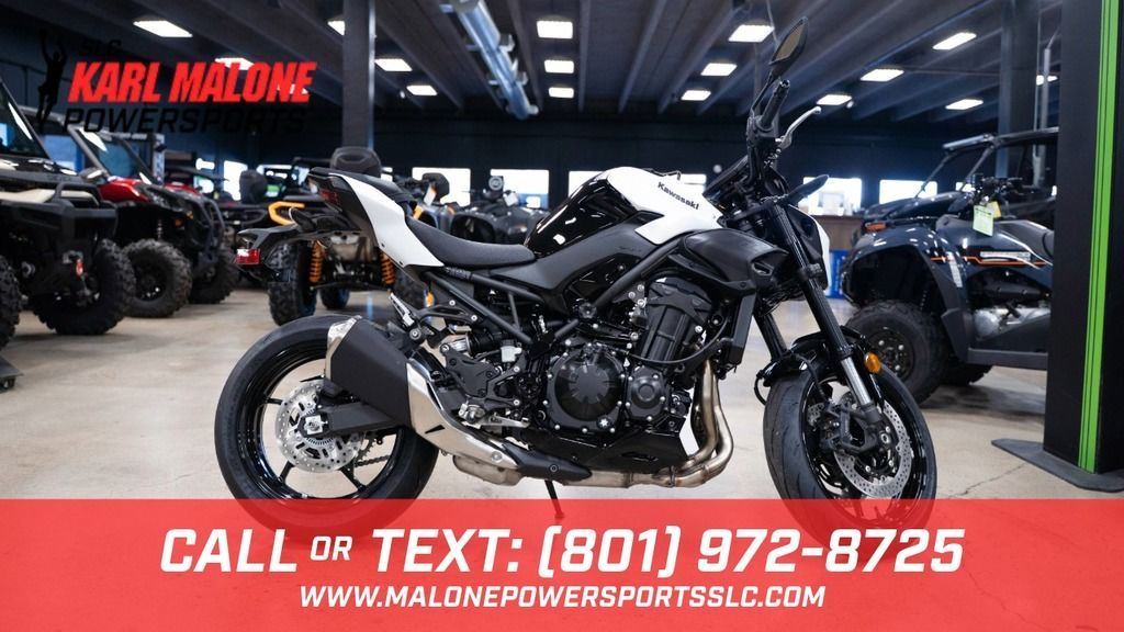 2026 Kawasaki Z900 ABS Pearl Blizzard White/Ebony