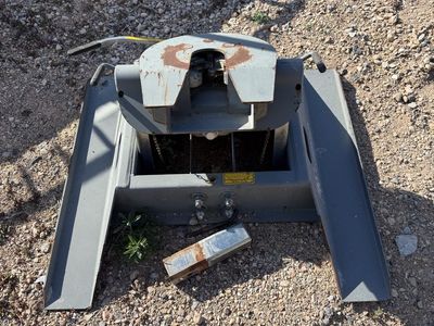 B&W Companion fifth wheel hitch for turn over ball 5th