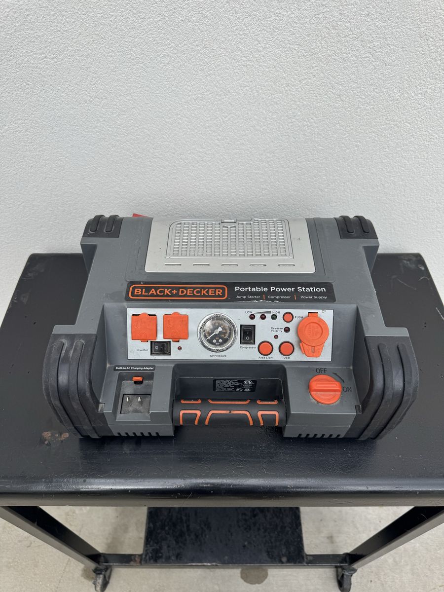 Black + Decker Portable Power Station Jump Starter Compressor